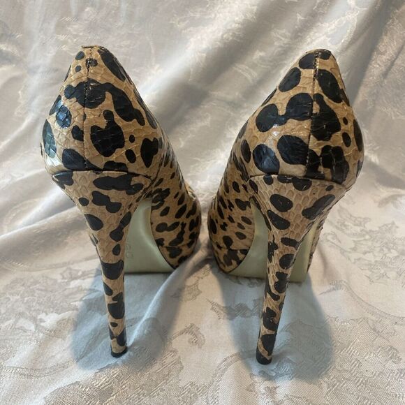 Bebe Textured Animal Print Heels Size 7 - Picture 3 of 9